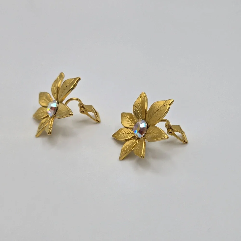Vintage Flower Earrings Goldtone Clip Ons Classic Midcentury AB Rhinestone Twee